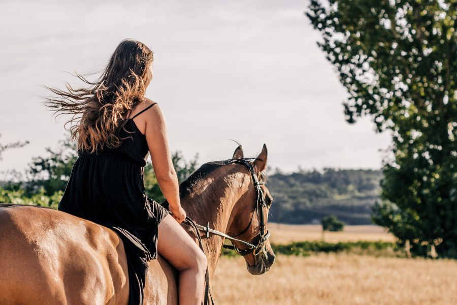 montar caballo